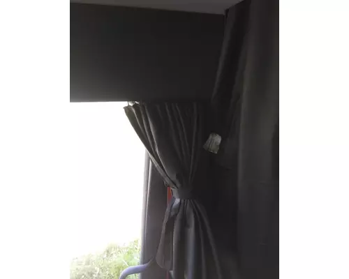 FREIGHTLINER CASCADIA 126 SLEEPER CURTAIN