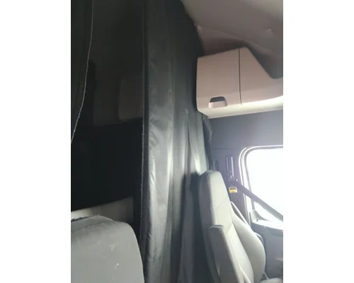 FREIGHTLINER CASCADIA 126 SLEEPER CURTAIN