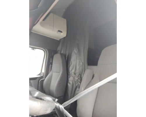 FREIGHTLINER CASCADIA 126 SLEEPER CURTAIN