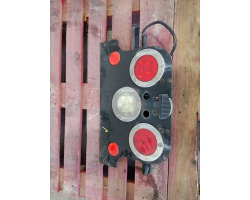 FREIGHTLINER CASCADIA 126 STOP TURN TAIL LAMP