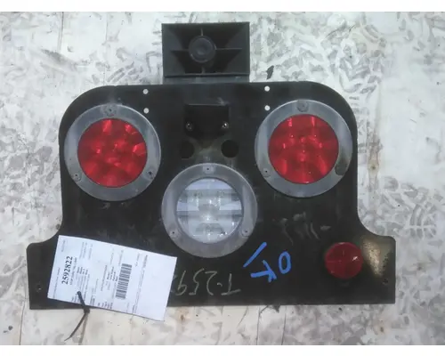FREIGHTLINER CASCADIA 126 STOP TURN TAIL LAMP