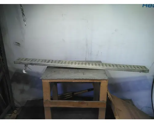 FREIGHTLINER CASCADIA 126 TANK STEP
