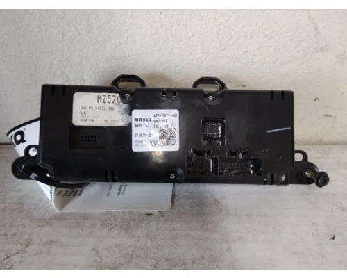 FREIGHTLINER CASCADIA 126 TEMPERATURE CONTROL