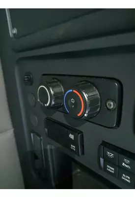 FREIGHTLINER CASCADIA 126 TEMPERATURE CONTROL