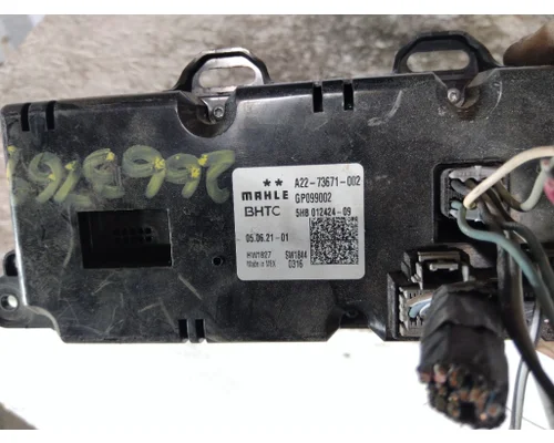 FREIGHTLINER CASCADIA 126 TEMPERATURE CONTROL