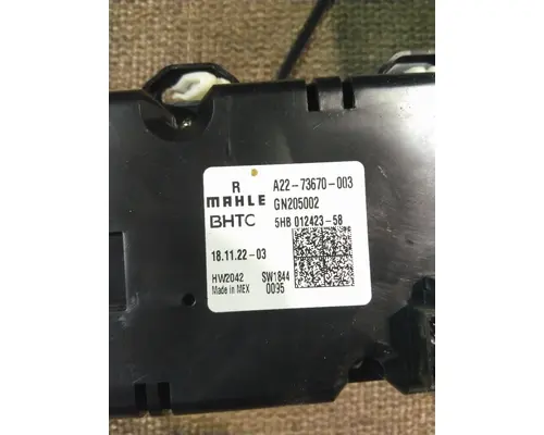 FREIGHTLINER CASCADIA 126 TEMPERATURE CONTROL