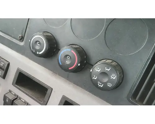 FREIGHTLINER CASCADIA 126 TEMPERATURE CONTROL