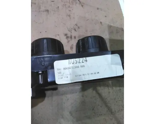 FREIGHTLINER CASCADIA 126 TEMPERATURE CONTROL