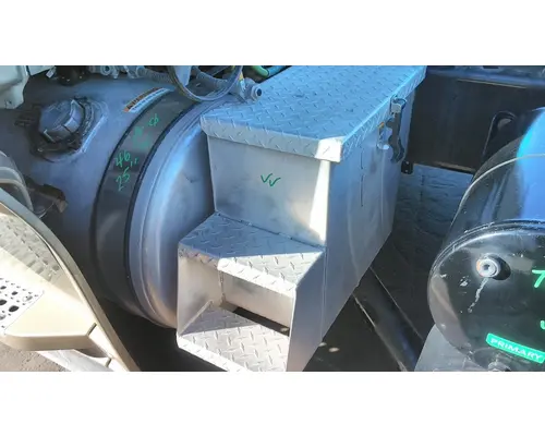 FREIGHTLINER CASCADIA 126 TOOL BOX