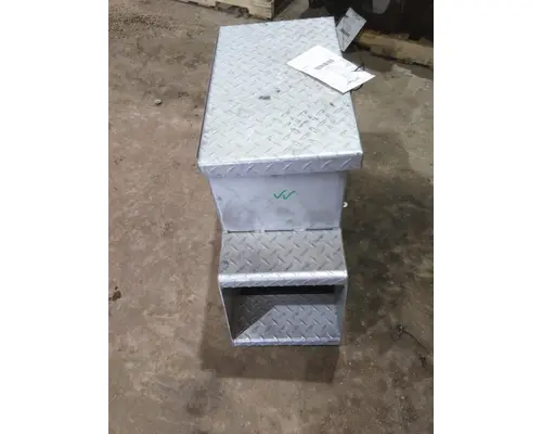 FREIGHTLINER CASCADIA 126 TOOL BOX