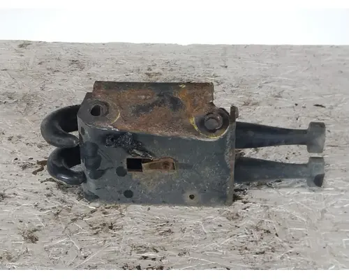 FREIGHTLINER CASCADIA 126 TOW HOOK