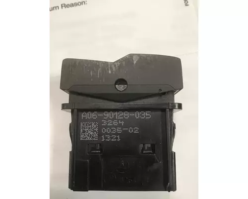 FREIGHTLINER CASCADIA 126 TRACTION CONTROL SWITCH