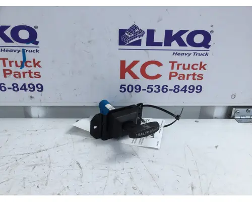 FREIGHTLINER CASCADIA 126 TRAILER HOLD SWITCH