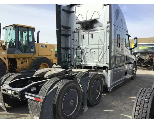 FREIGHTLINER CASCADIA 126 WHEELHUB COVER