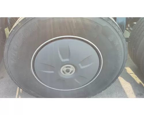 FREIGHTLINER CASCADIA 126 WHEELHUB COVER