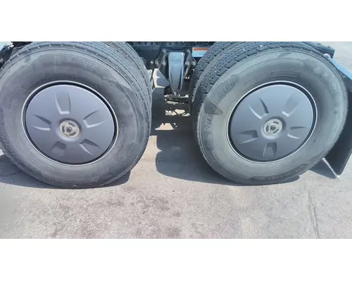 FREIGHTLINER CASCADIA 126 WHEELHUB COVER