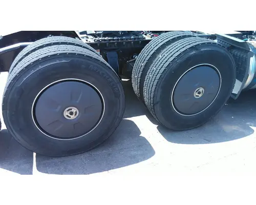 FREIGHTLINER CASCADIA 126 WHEELHUB COVER