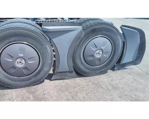 FREIGHTLINER CASCADIA 126 WHEELHUB COVER