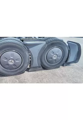 FREIGHTLINER CASCADIA 126 WHEEL/HUB COVER