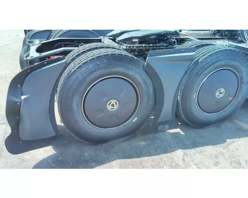 FREIGHTLINER CASCADIA 126 WHEELHUB COVER