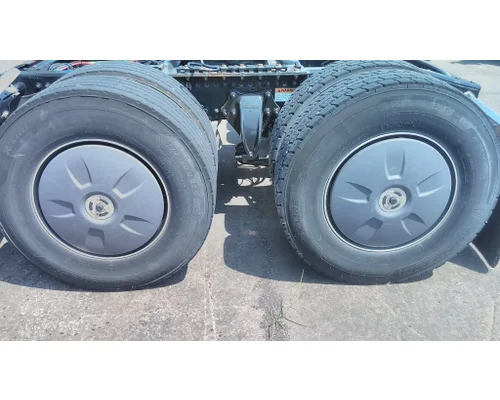 FREIGHTLINER CASCADIA 126 WHEEL/HUB COVER