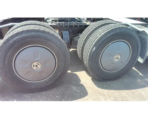 FREIGHTLINER CASCADIA 126 WHEELHUB COVER