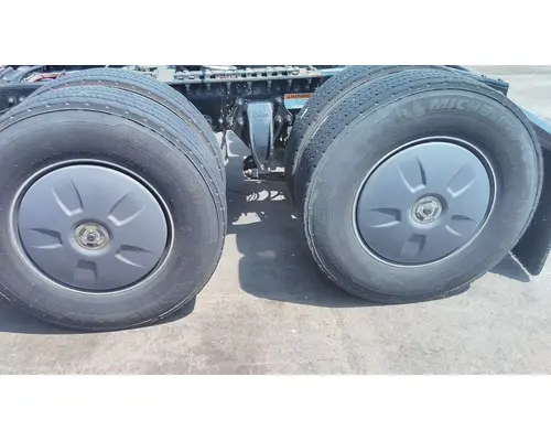 FREIGHTLINER CASCADIA 126 WHEELHUB COVER