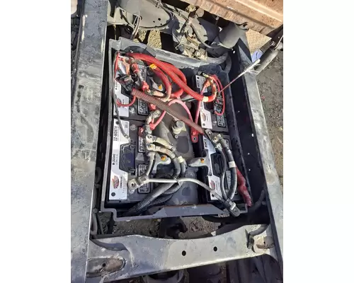 FREIGHTLINER CASCADIA 132 BATTERY BOX