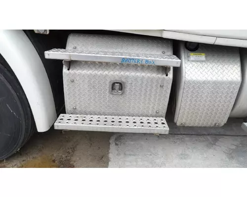 FREIGHTLINER CASCADIA 132 BATTERY BOX