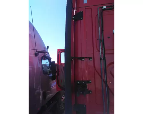 FREIGHTLINER CASCADIA 132 CAB EXTENSION