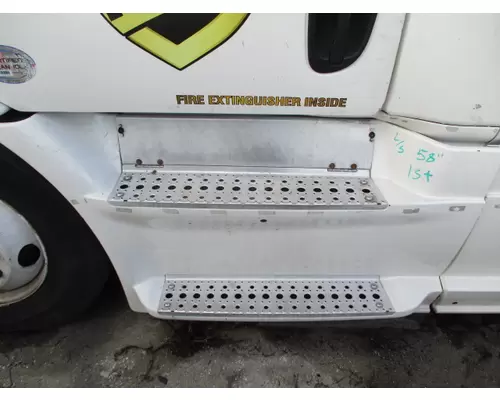 FREIGHTLINER CASCADIA 132 CAB SKIRTSIDE FAIRING