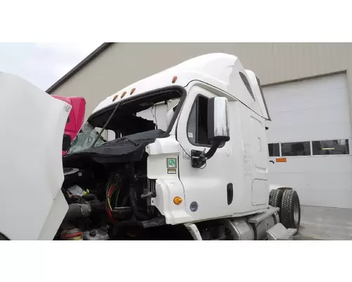 FREIGHTLINER CASCADIA 132 CAB