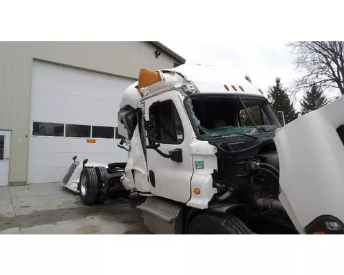 FREIGHTLINER CASCADIA 132 CAB