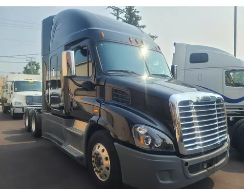 FREIGHTLINER CASCADIA 132 Complete Vehicle