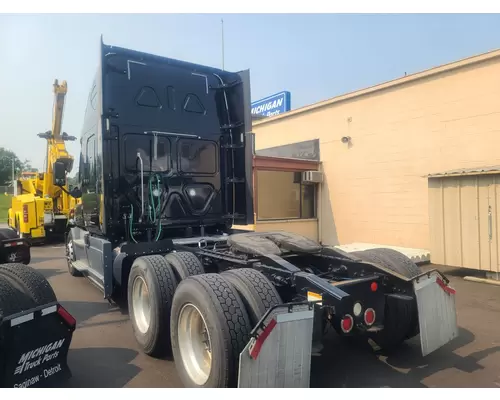 FREIGHTLINER CASCADIA 132 Complete Vehicle