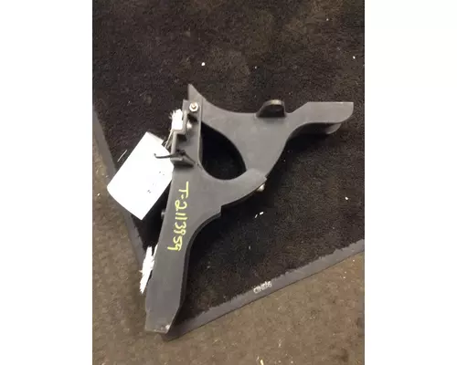 FREIGHTLINER CASCADIA 132 FENDER BRACKETMOUNT