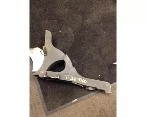 FREIGHTLINER CASCADIA 132 FENDER BRACKETMOUNT