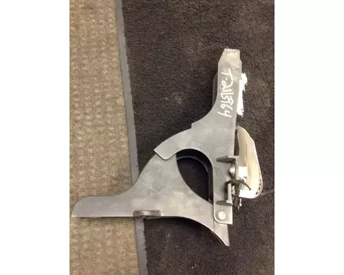 FREIGHTLINER CASCADIA 132 FENDER BRACKETMOUNT