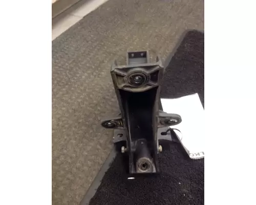 FREIGHTLINER CASCADIA 132 FENDER BRACKETMOUNT