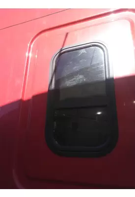 FREIGHTLINER CASCADIA 132 GLASS, SLEEPER