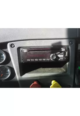 FREIGHTLINER CASCADIA 132 RADIO AM/FM