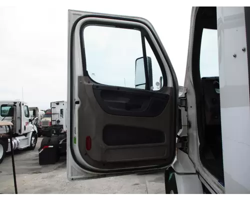 FREIGHTLINER CASCADIA 2008-2018 DOOR ASSEMBLY, FRONT