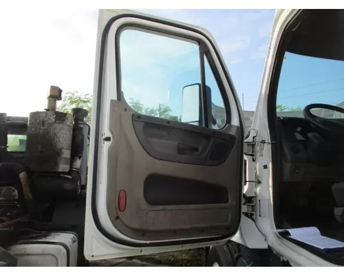 FREIGHTLINER CASCADIA 2008-2018 DOOR ASSEMBLY, FRONT