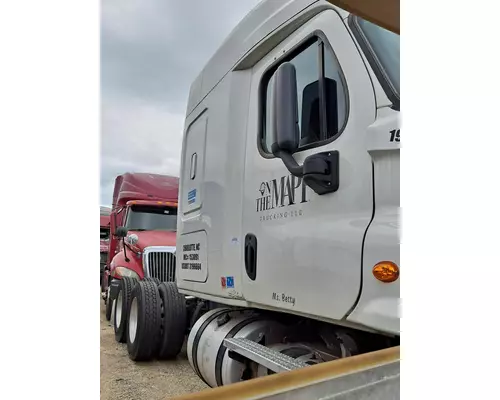 FREIGHTLINER CASCADIA 2008-2018 DOOR ASSEMBLY, FRONT