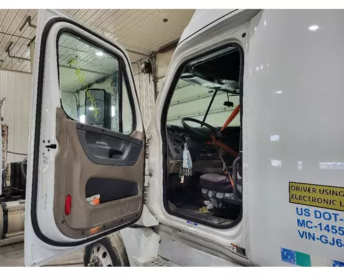 FREIGHTLINER CASCADIA 2008-2018 DOOR ASSEMBLY, FRONT