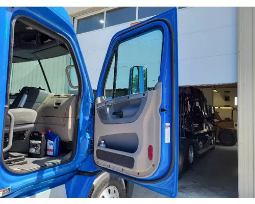 FREIGHTLINER CASCADIA 2008-2018 DOOR ASSEMBLY, FRONT