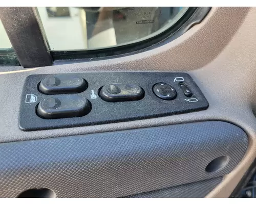 FREIGHTLINER CASCADIA 2008-2018 DOOR ASSEMBLY, FRONT