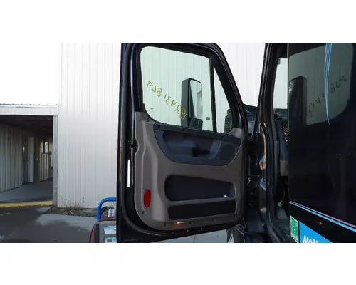 FREIGHTLINER CASCADIA 2008-2018 DOOR ASSEMBLY, FRONT