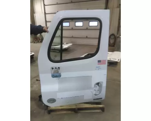 FREIGHTLINER CASCADIA 2008-2018 DOOR ASSEMBLY, FRONT