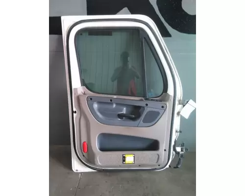 FREIGHTLINER CASCADIA 2018-2025 DOOR ASSEMBLY, FRONT